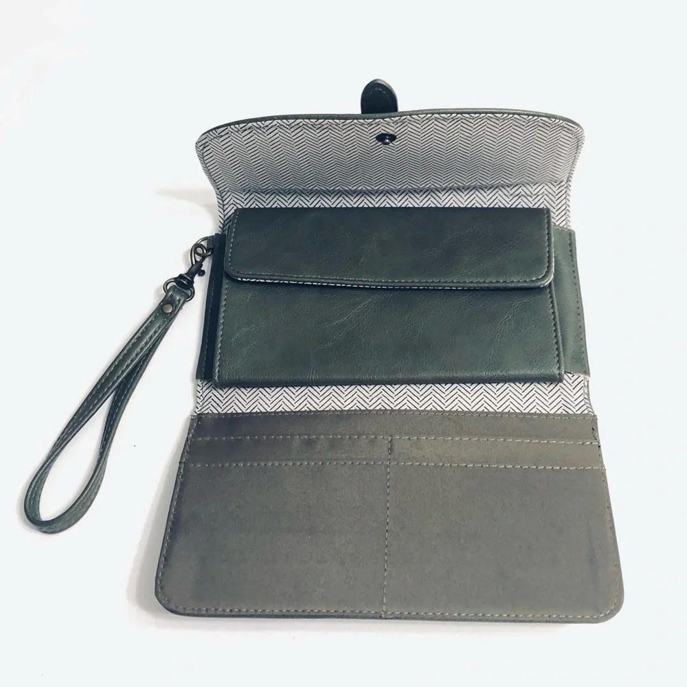 Wristlet cell phone wallet purse green.